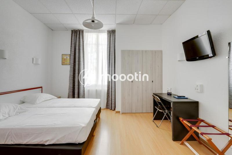 Room, Triple