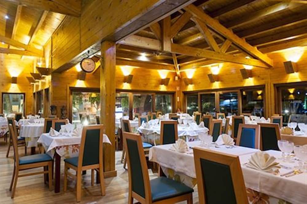 restaurant cafeteria