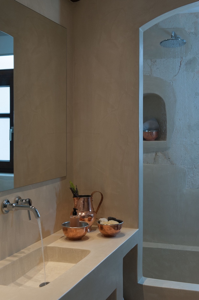 Serenissima Boutique Hotel 68/71