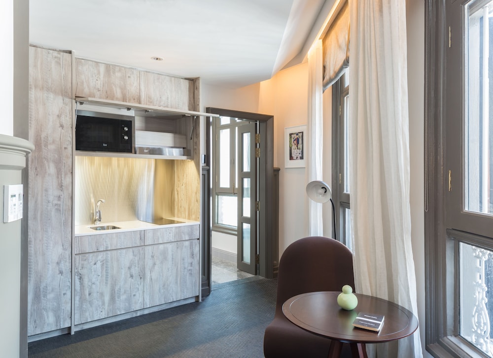 Ann Siang House The Unlimited Collection by Oakwood 6/31