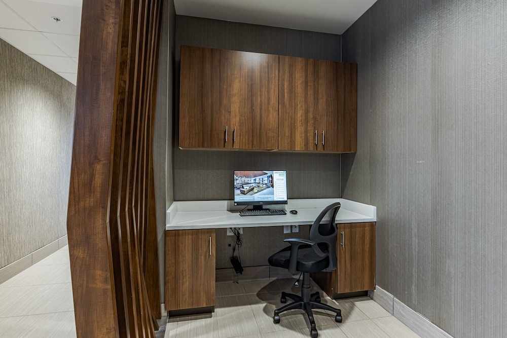 SpringHill Suites Detroit Sterling Heights 28/35
