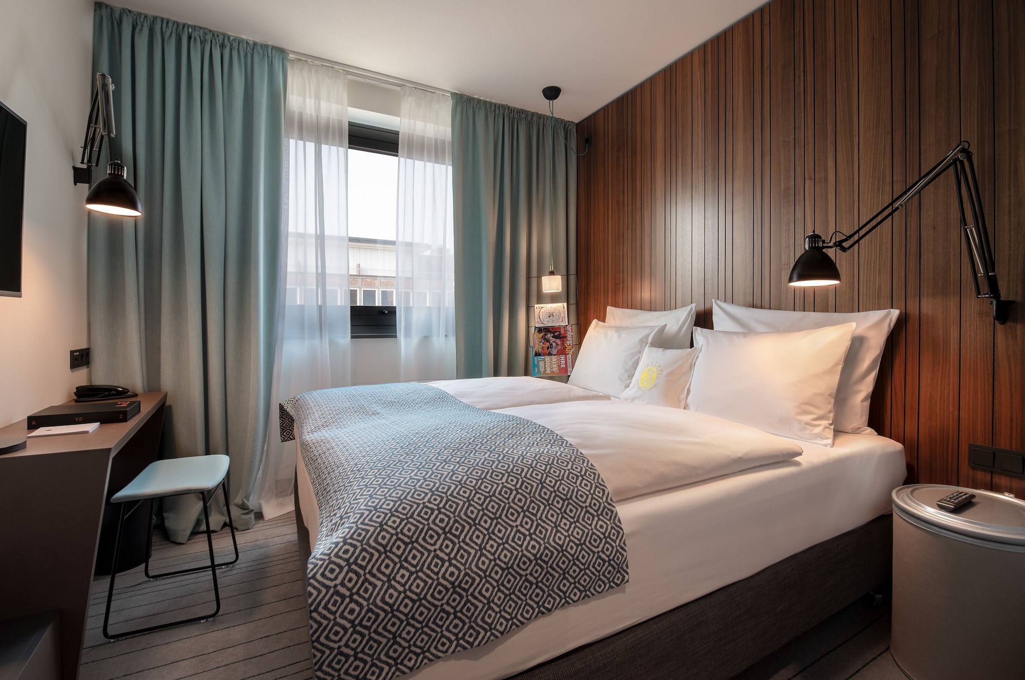 ROOM, SMALL
