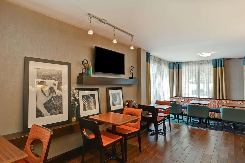 Hampton Inn Columbia-I-26 Airport 32/51