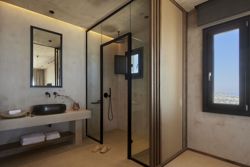 Elegant, Suite, King Bed, Hot Tub، North Santorini Luxury Spa Hotel 8/9