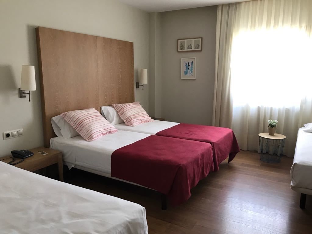 ROOM, QUADRUPLE