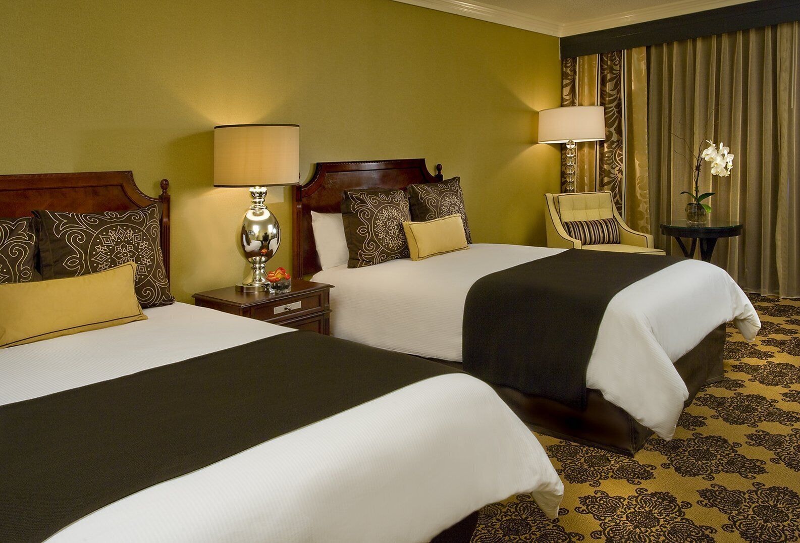 غرفة سيغنتشر بريميير بسريرين كوين، Omni Houston Hotel 7/10