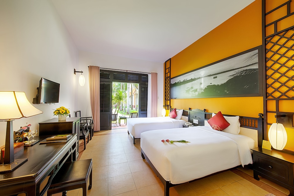 ROOM, TRIPLE, GARDEN VIEW