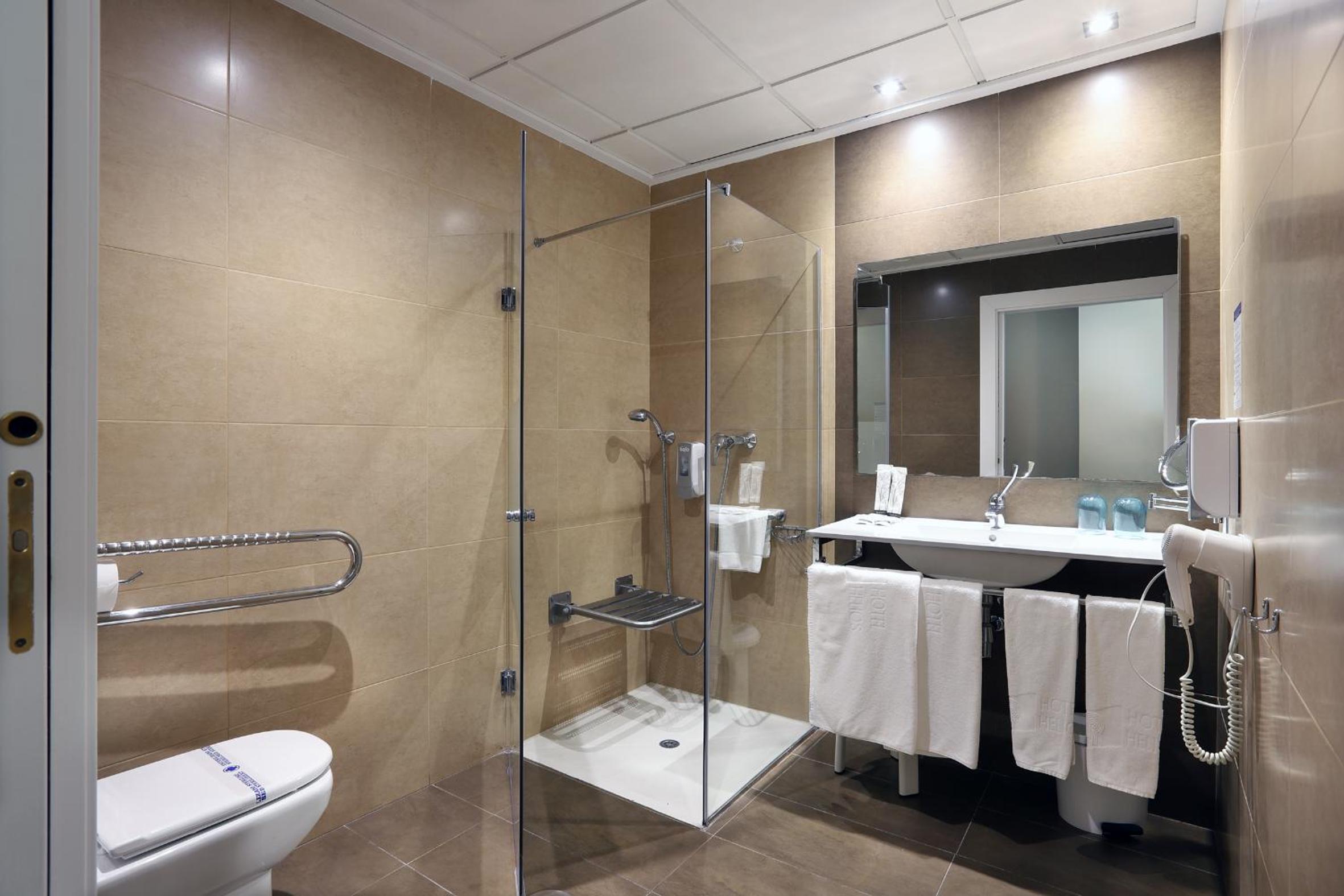 غرفة بسريرين منفصلين لذوي الإعاقة، Helios Hotel 7/8