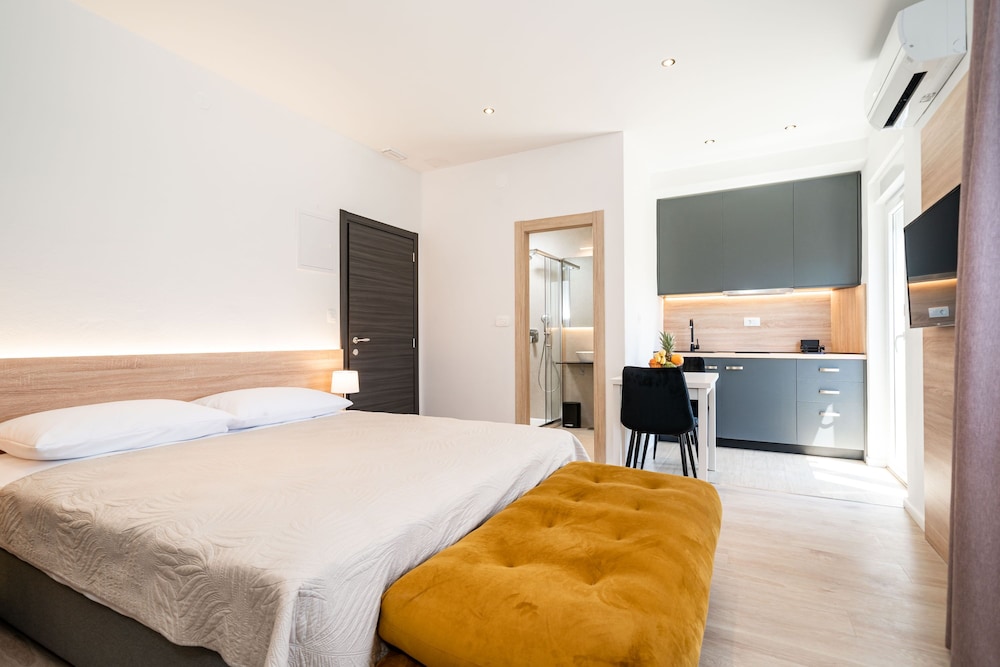 Bacan Serviced Apartments 28/64