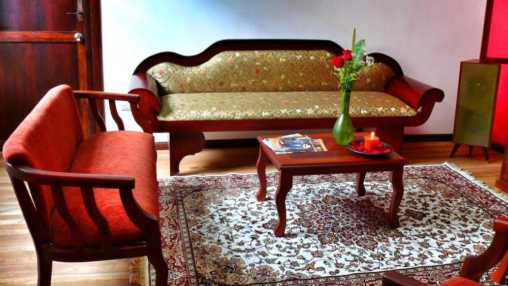 Casa De Las Rosas 45/63