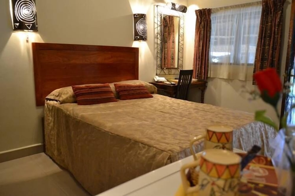 Ngolide Lodge 7/45