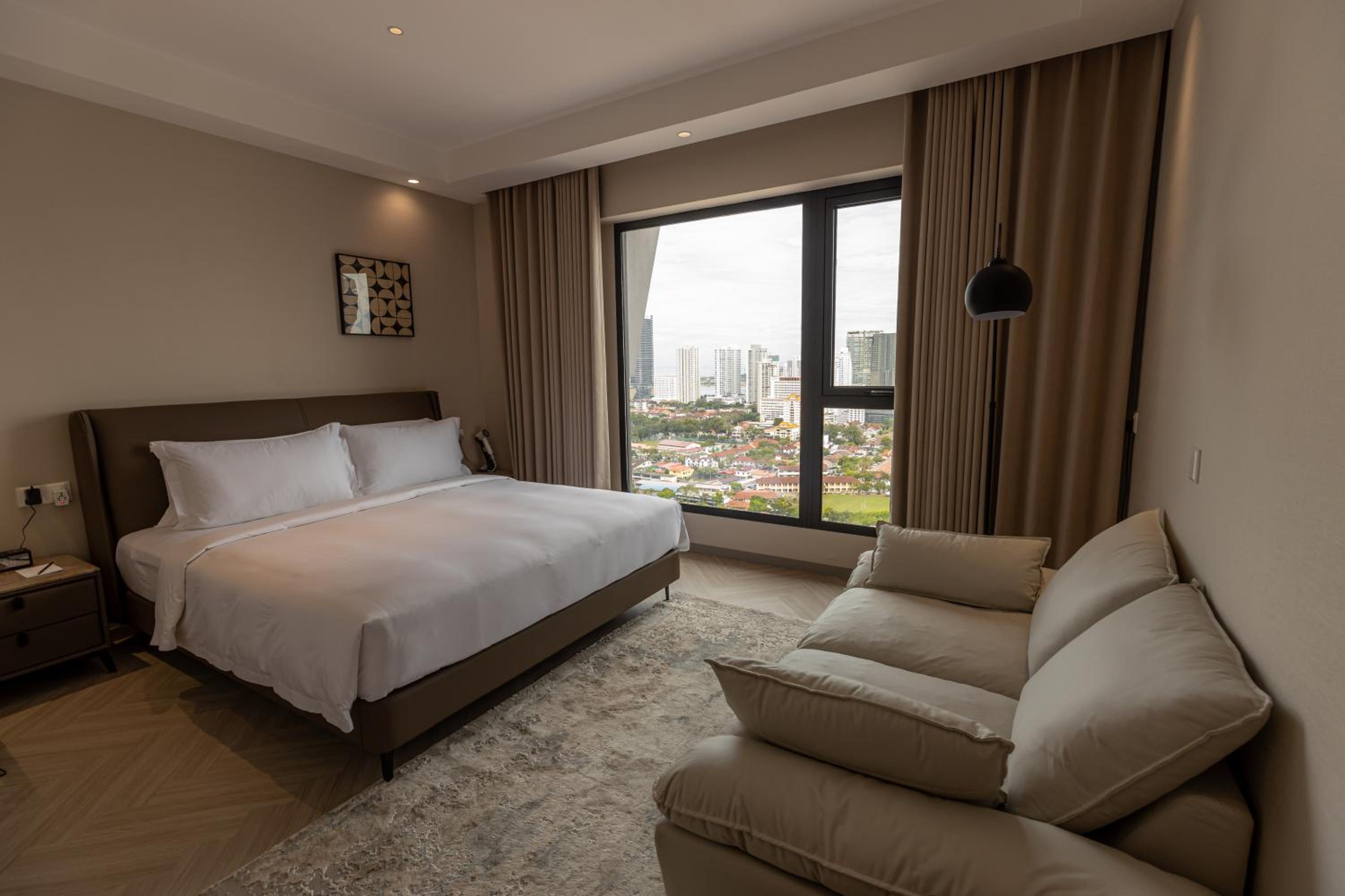 3 Bedrooms, Deluxe, Suite, 1 Queen and 2 King Beds