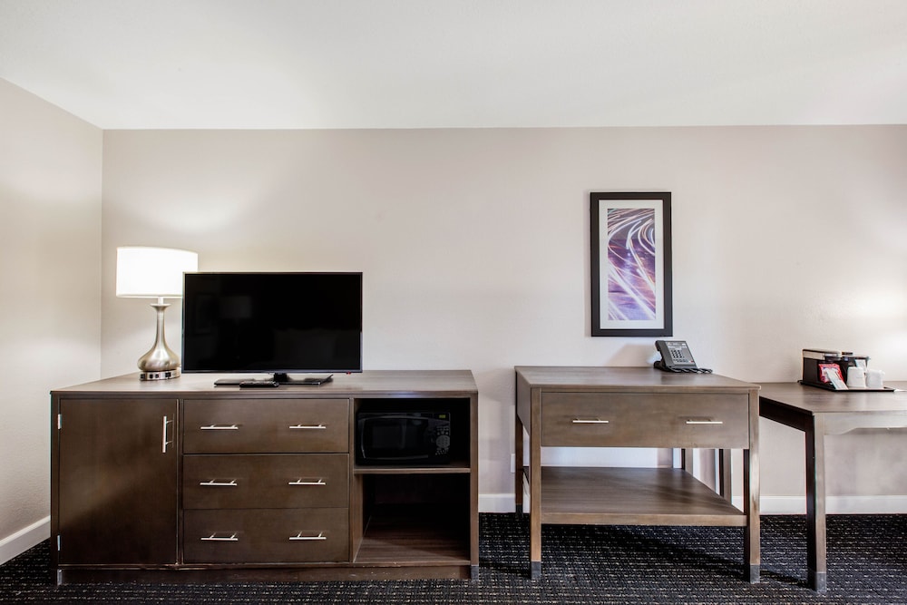 La Quinta Inn & Suites By Wyndham Pomona 44/52