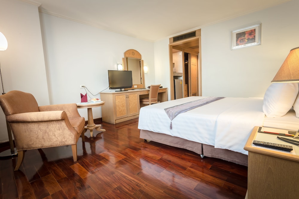Grand Tower Inn Rama VI 12/70