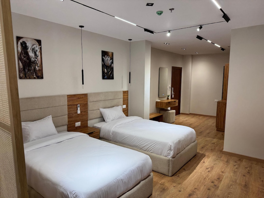 Prestige, Suite, Twin Beds, King Bed, Panoramic Pyramids View, Sofa, Hot Tub, Balcony
