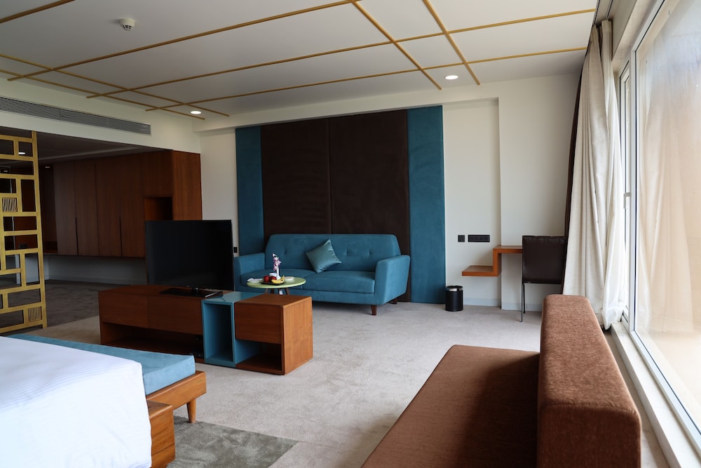 Devka Beach Resort 24/40