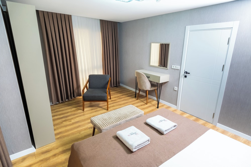 Luxury Life Suites 23/50