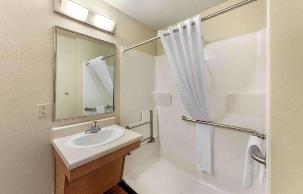 Studio 6 Extended Stay Birmingham Pelham AL 40/44