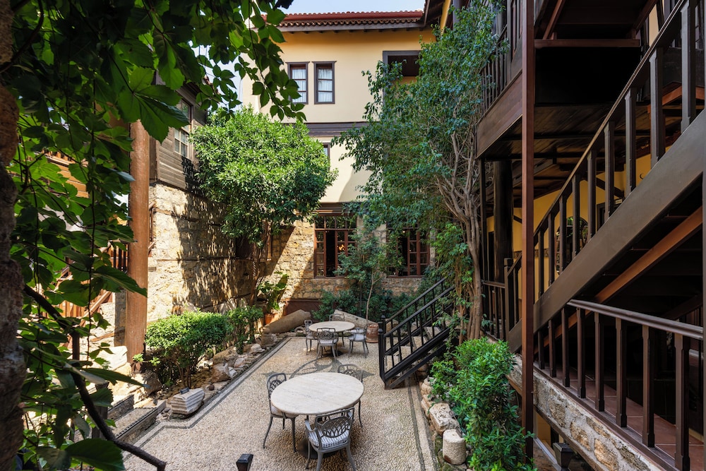 Alp Pasa Hotel 45/46