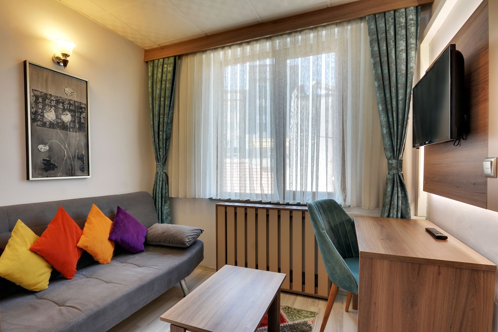 Castillo Luxury Rooms And Suites 24/38