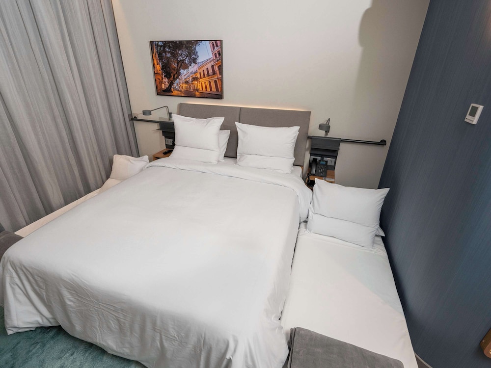Family, 2 Trundle Beds, Queen Bed, City View, Sofa