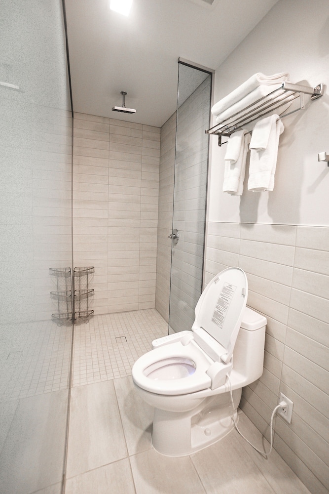 SOVA Micro-Room & Social Hotel 49/50