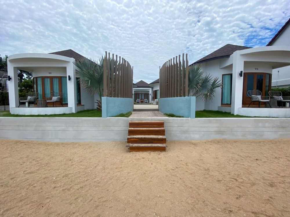 Maldives Beach Resort 53/56