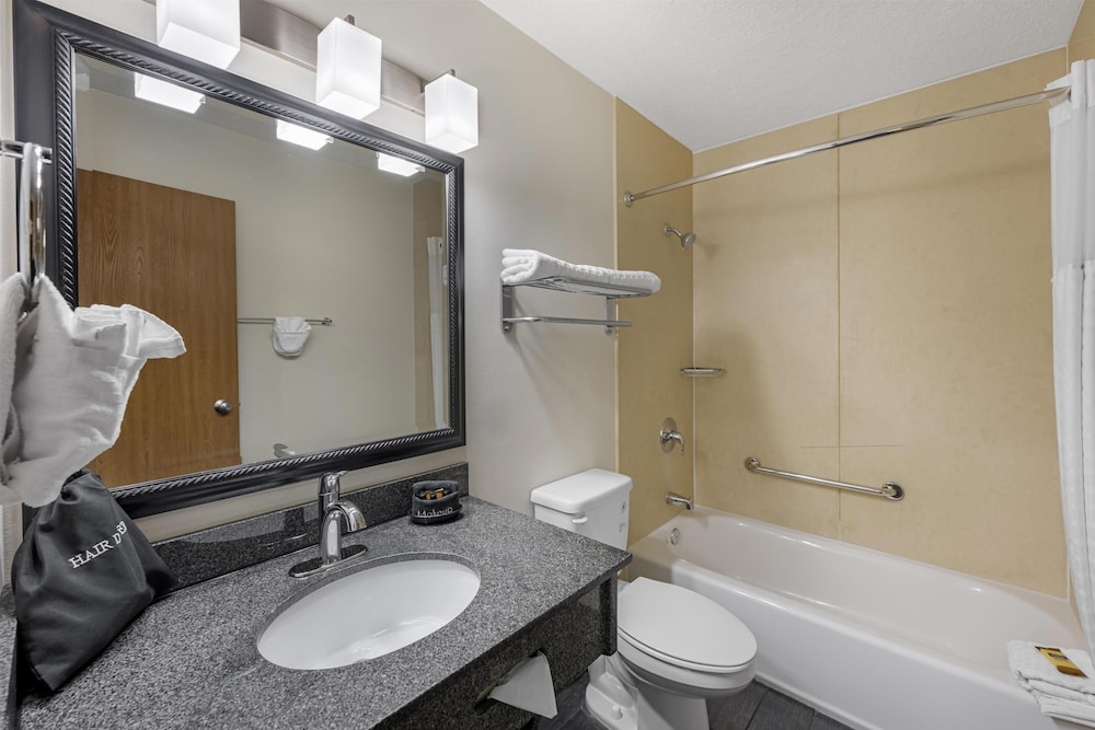 Best Western Plus The Four Corners Inn 68/69