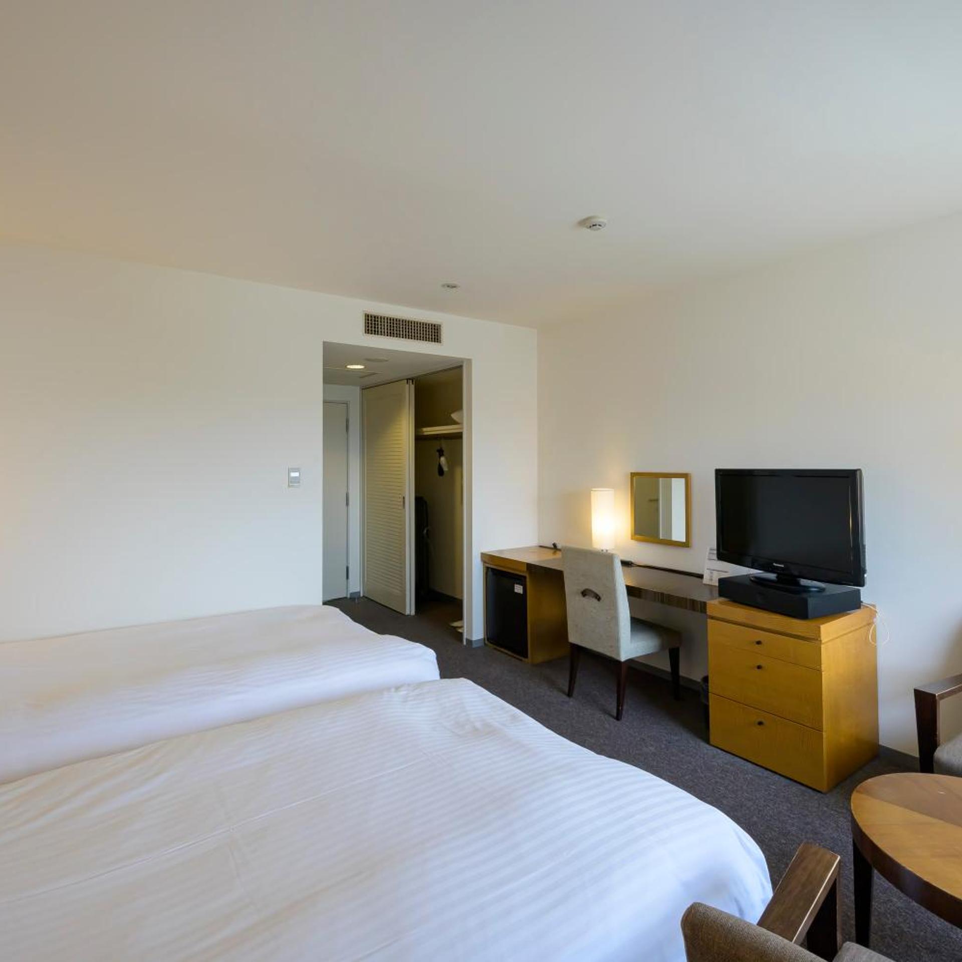 Room, Triple