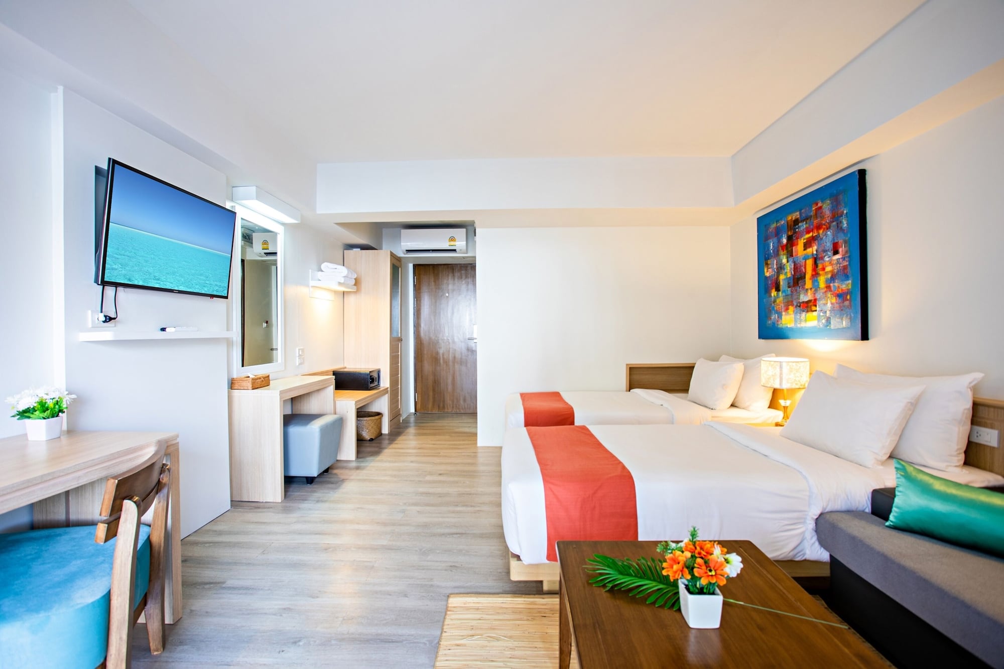 DELUXE, TWIN BEDS, BALCONY