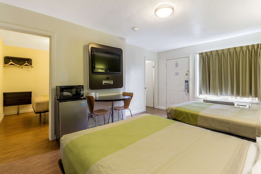 Motel6 San Rafael, CA 14/38