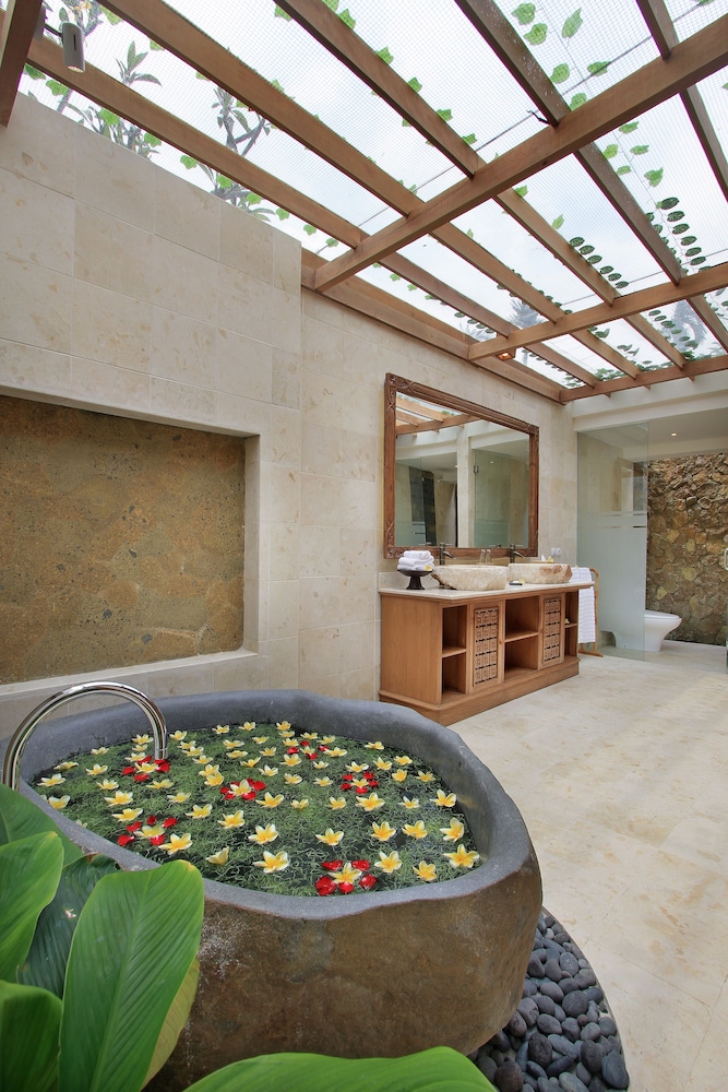 Graha Sandat Villas by Pramana Villas 18/33