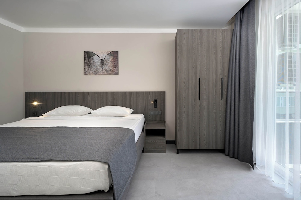 Krizantem Hotel 18/61