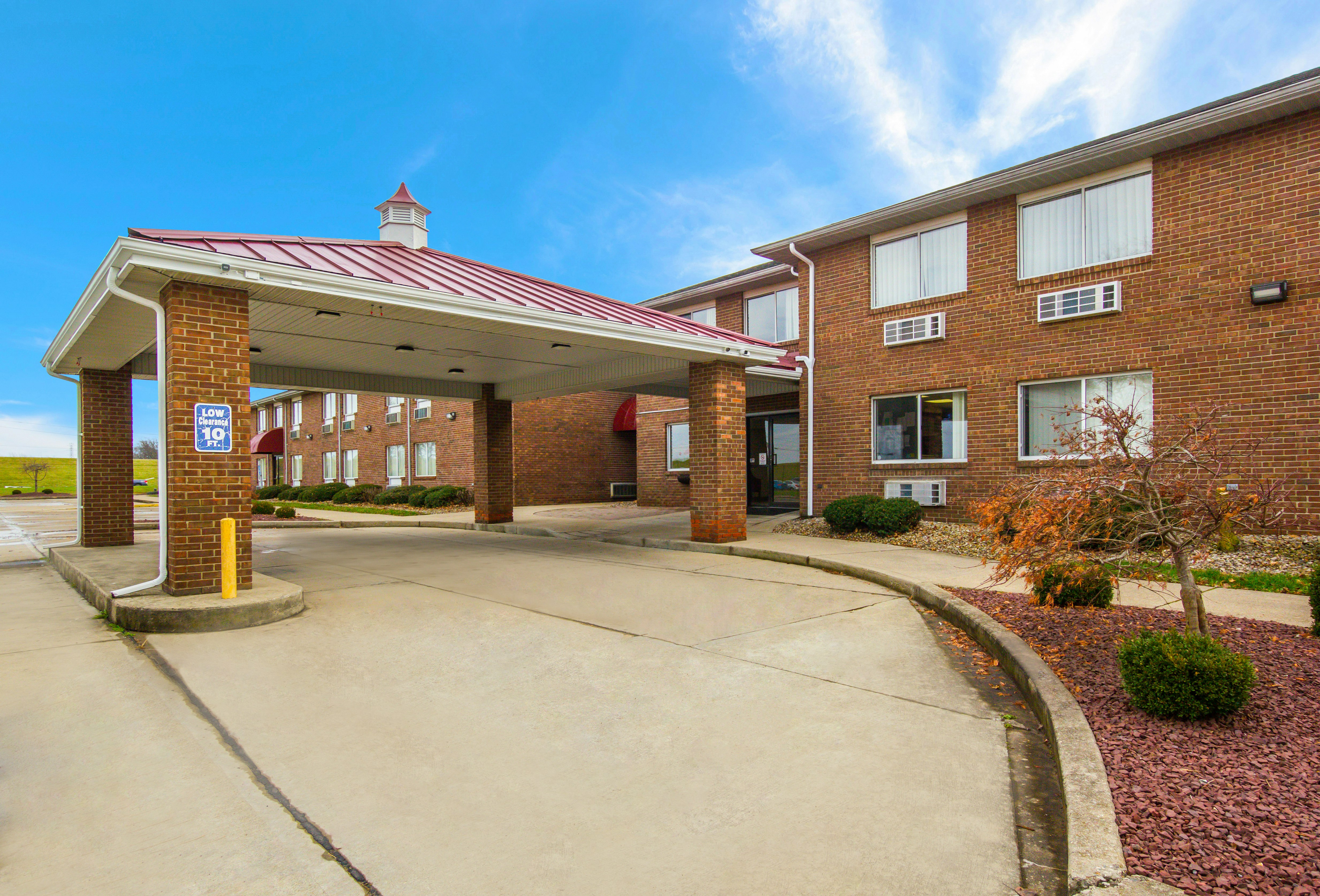 Red Roof Inn Lawrenceburg 16/21