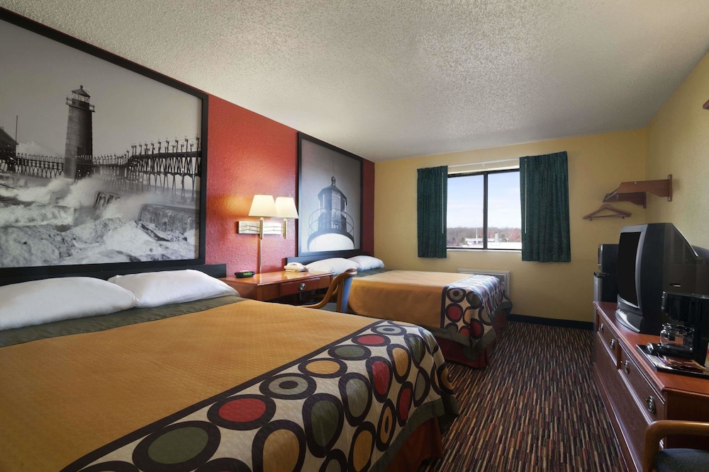Super 8 By Wyndham Kalamazoo 4/12