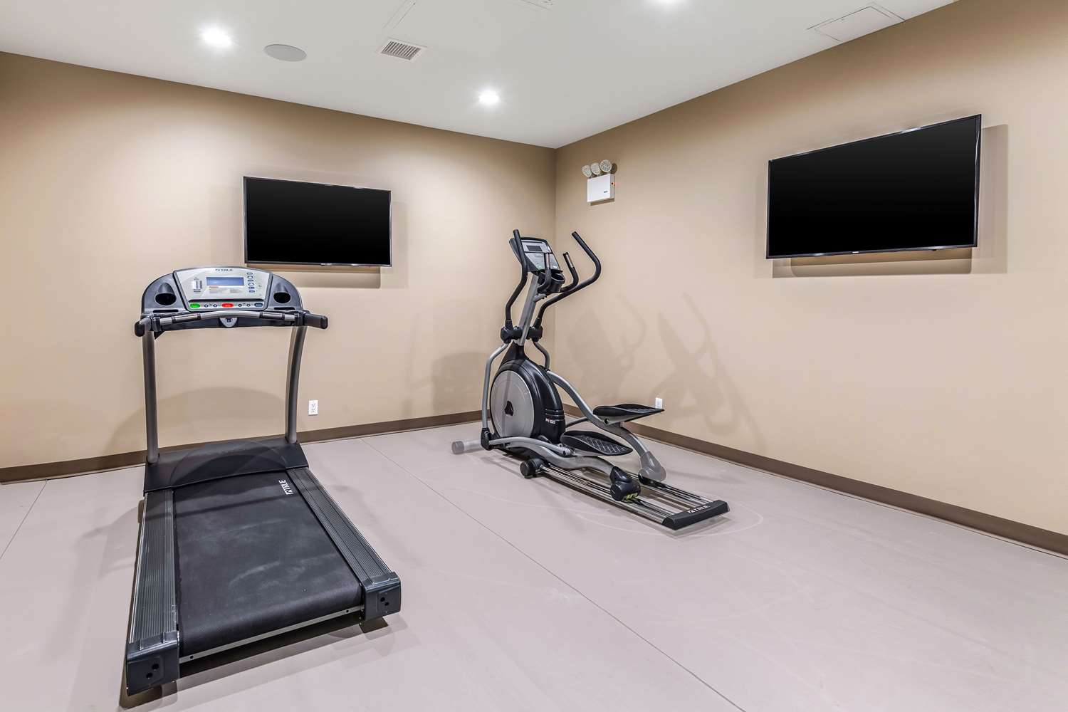 Van Wyck Hotel & Suites Near JFK Airport 25/46