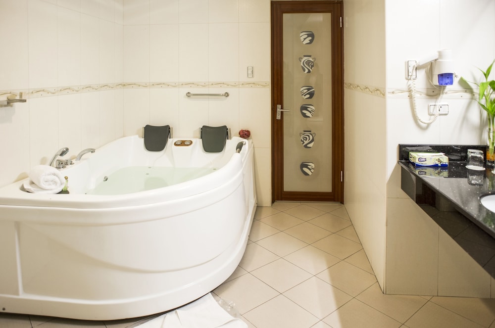 Kingdom Hotel Lima 50/50