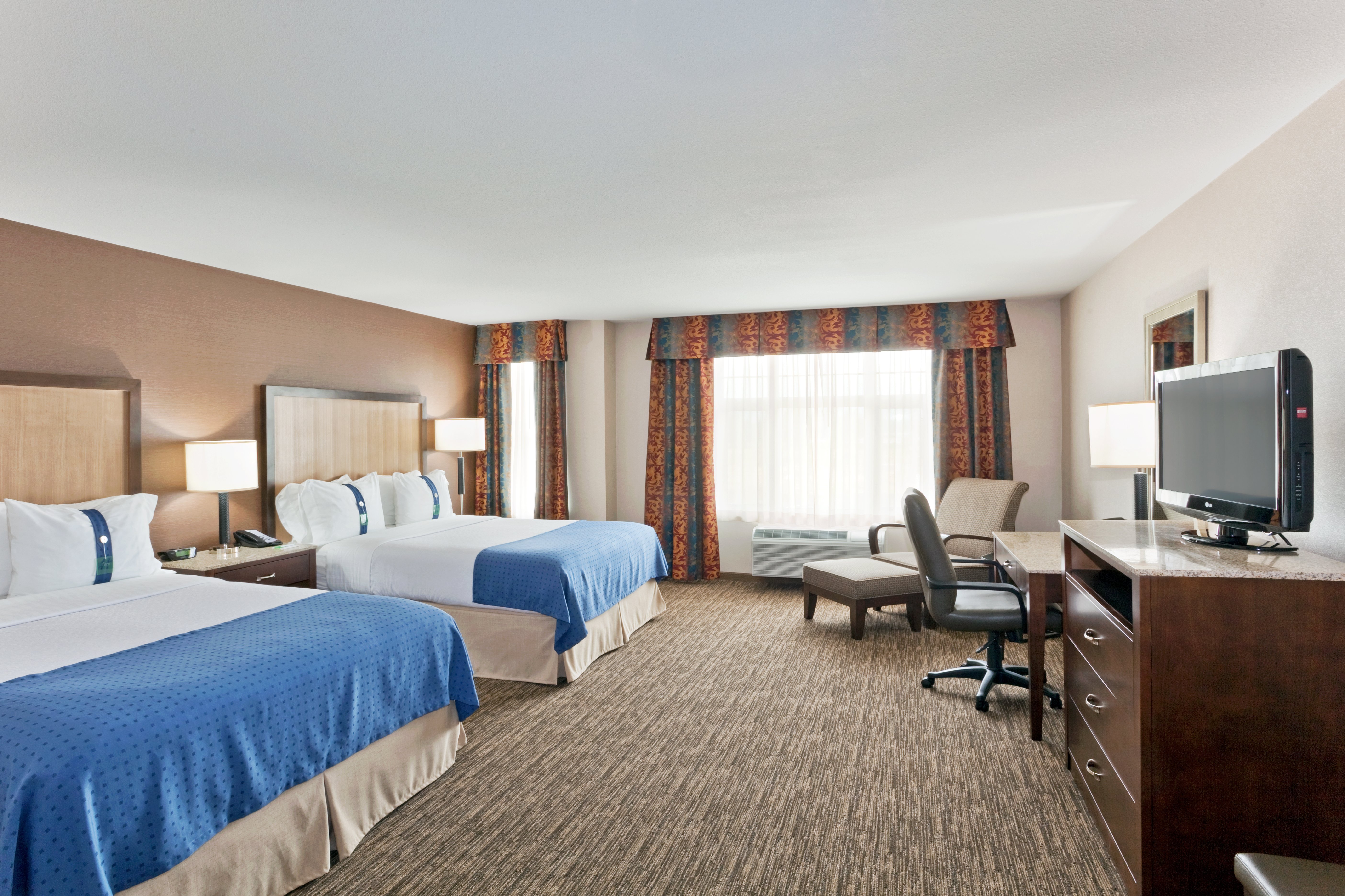 Holiday Inn Hotel Suites Surrey East Cloverdale 25/75