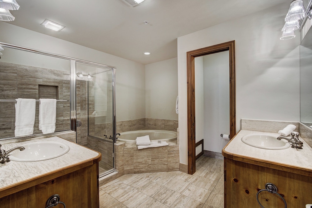 1 Bedroom, Condo, Loft, 1 King and 2 Double Beds, Sofa