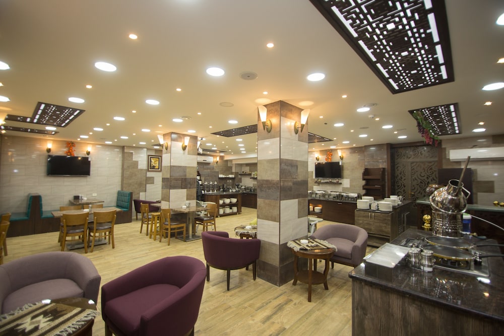 Grape Village Hotel 54/59