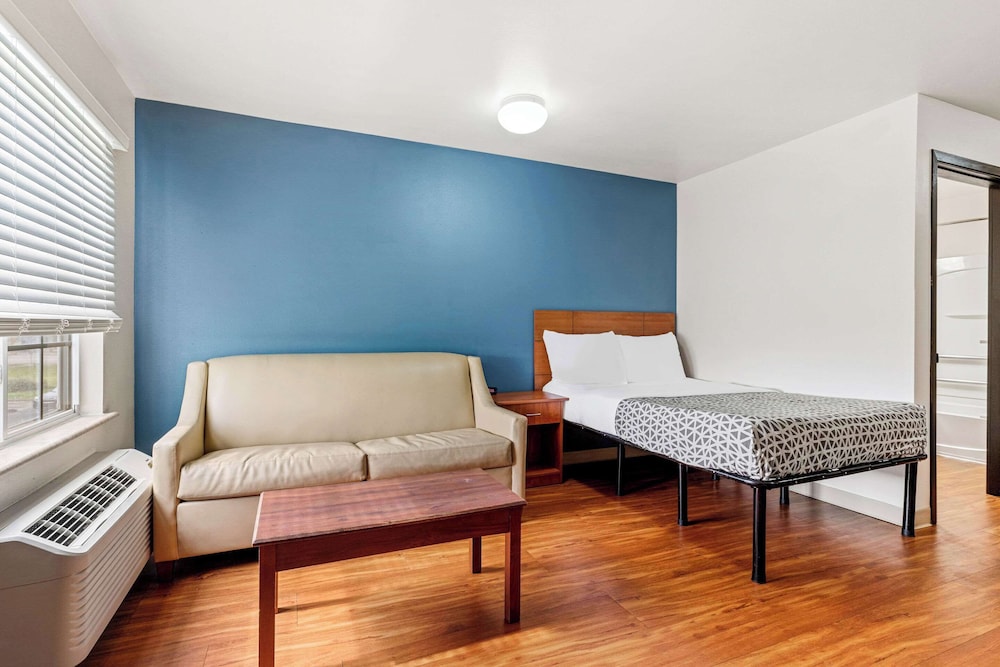 WoodSpring Suites Tulsa 28/39