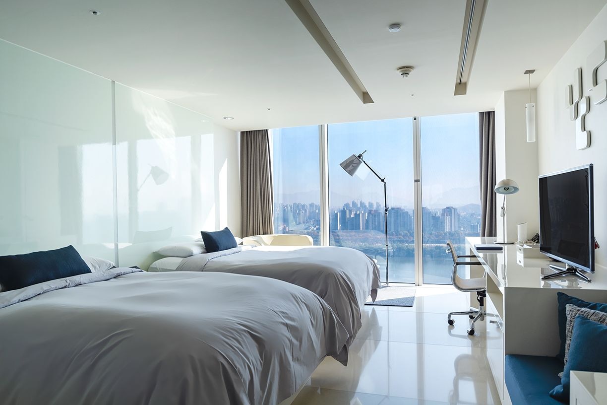 DELUXE, TWIN BEDS, RIVER VIEW
