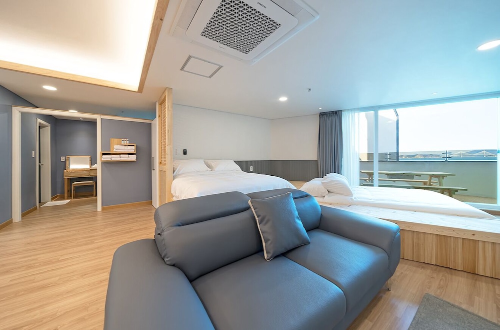 Ocean Terra Resort 8/50