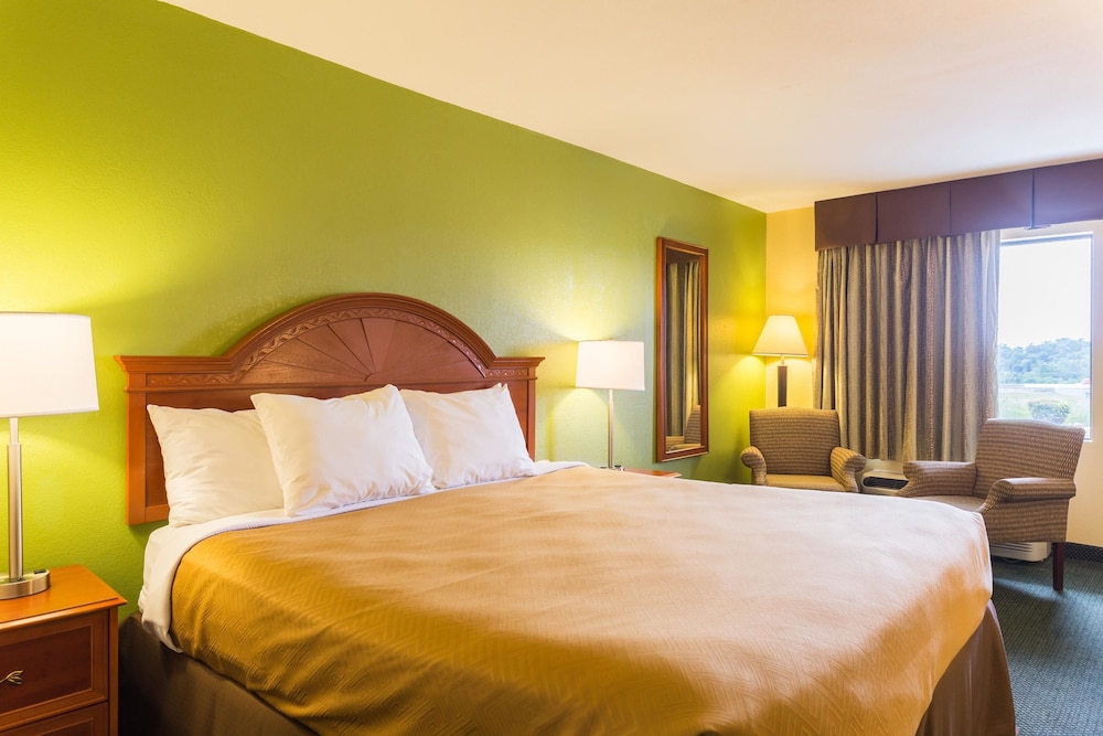 Econo Lodge White Pine Morristown I-81 & I-40 Split 14/37