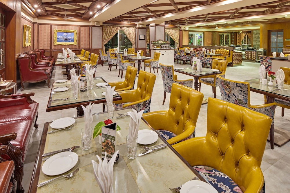 MAYFAIR Palm Beach Resort 51/74