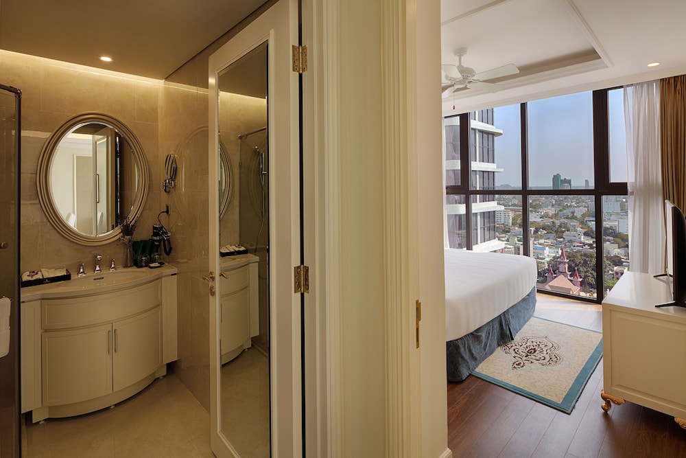 Melia Vinpearl Da Nang Riverfront 27/81