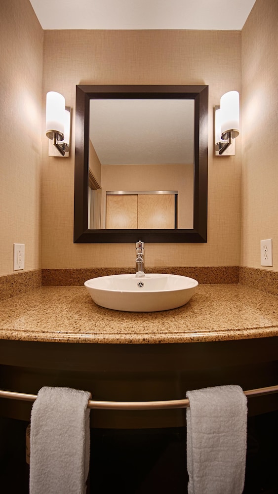 Sonesta Essential Indianapolis Airport 33/34