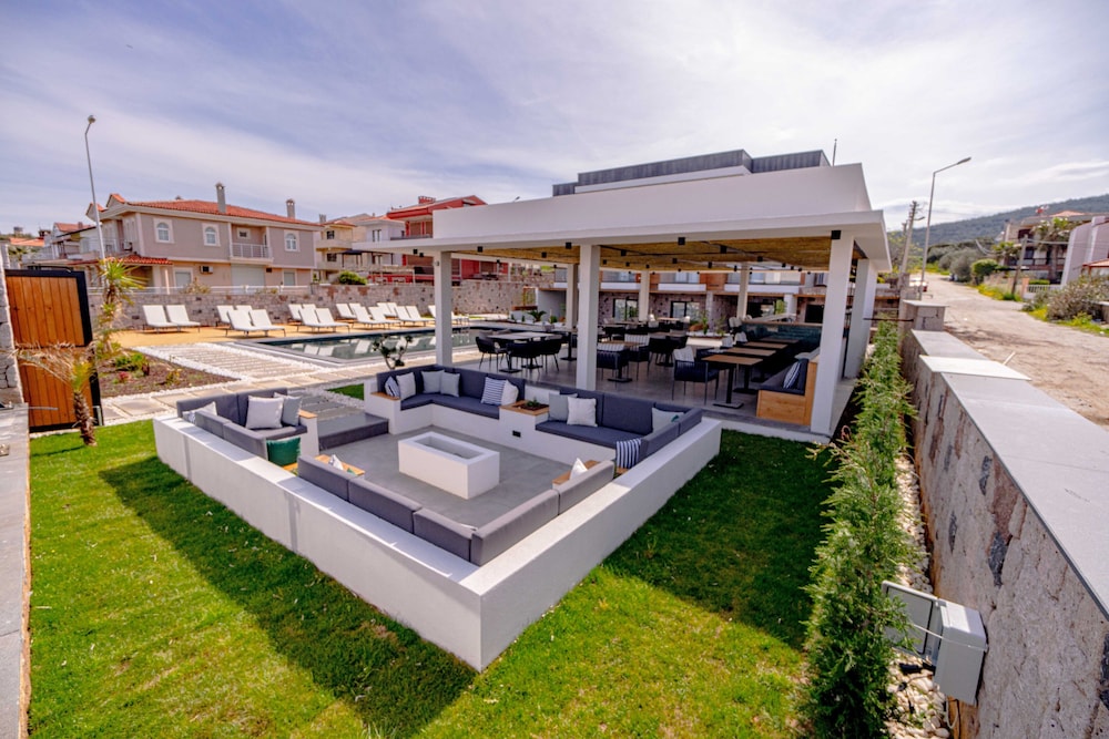 Leone Cunda Edition Otel(+12) 35/38