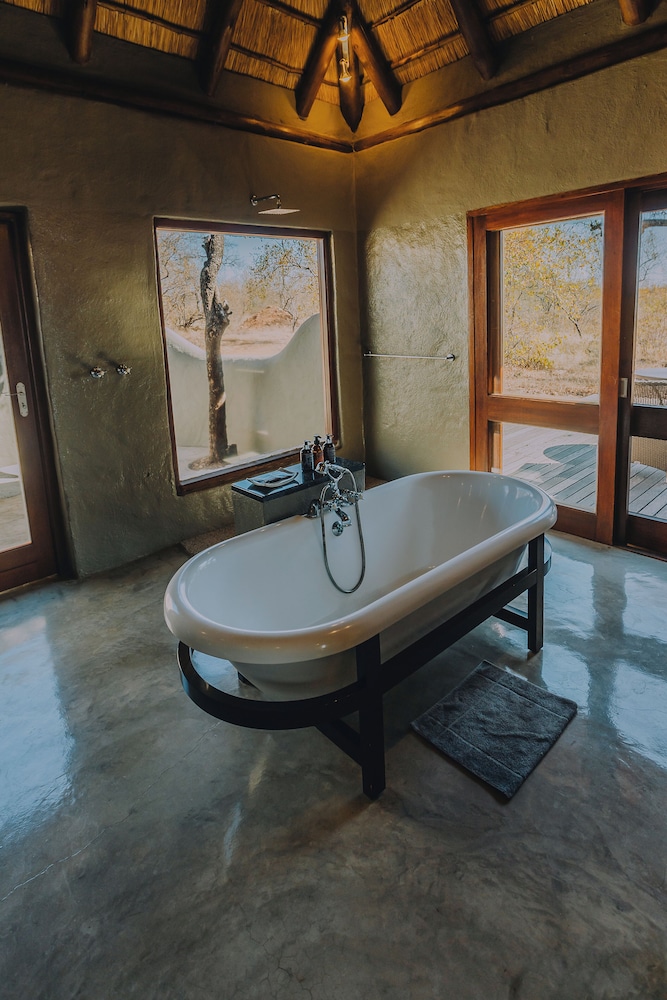 Garonga Safari Camp 50/50