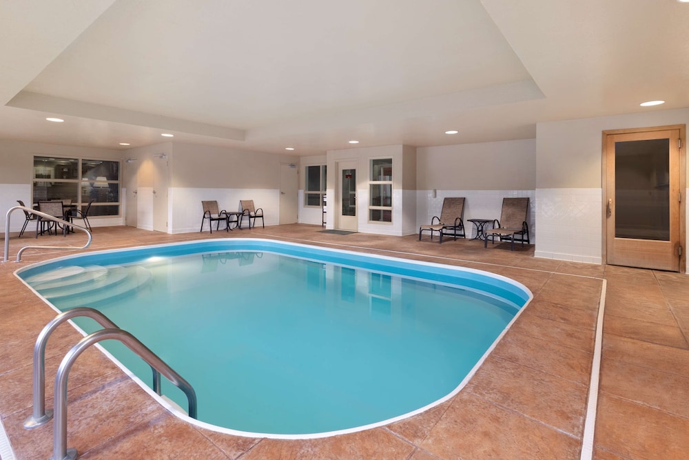 Country Inn & Suites by Radisson, Dayton South, OH 24/54